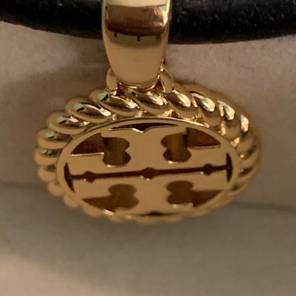 Tory Burch double T Kira pendant & black leather collar Or  bracelet - Picture 6 of 8